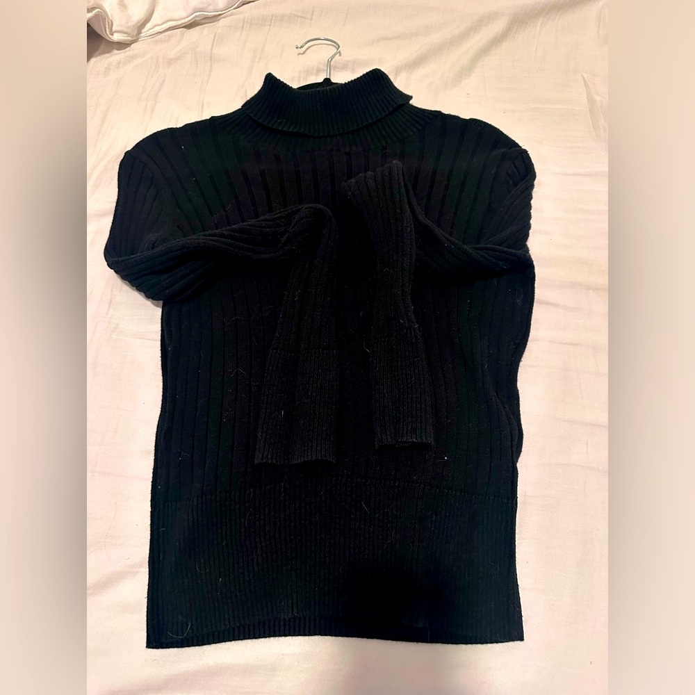 Aeropostale turtle neck, or it could be worn down. Size: M
